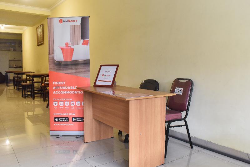 Reddoorz Near Surabaya Town Square Hotel Buitenkant foto