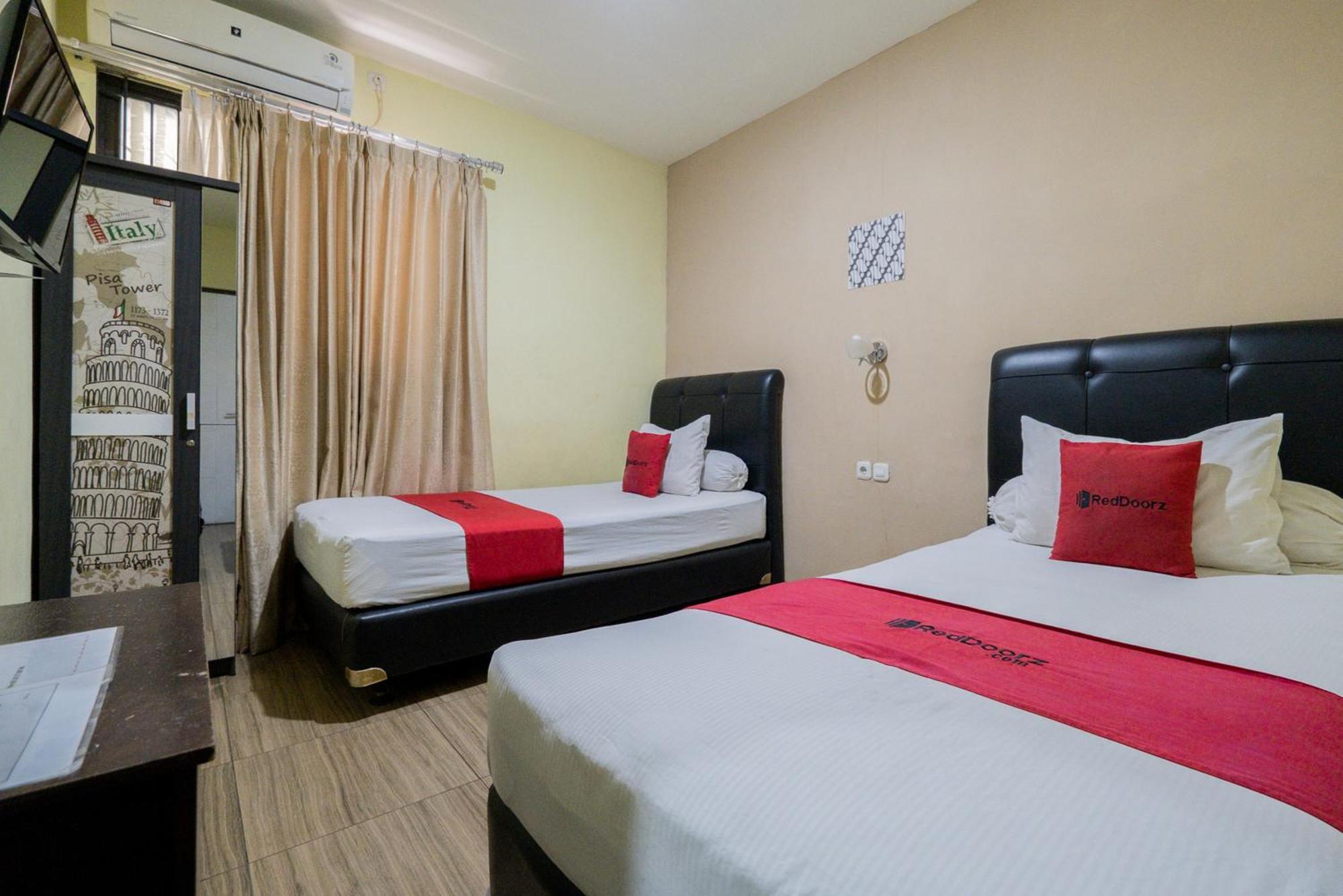 Reddoorz Near Surabaya Town Square Hotel Buitenkant foto