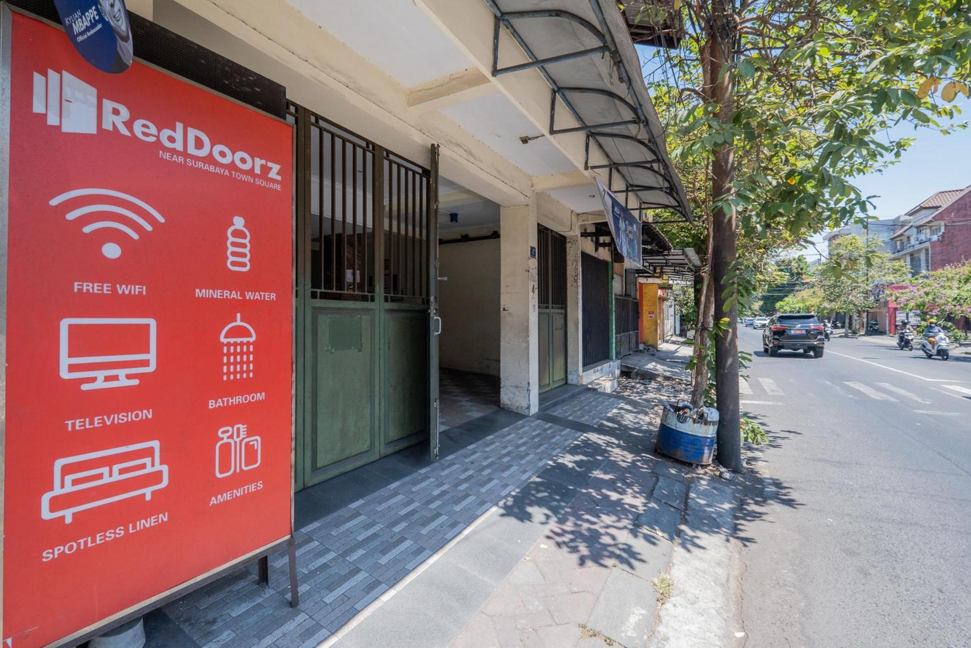 Reddoorz Near Surabaya Town Square Hotel Buitenkant foto