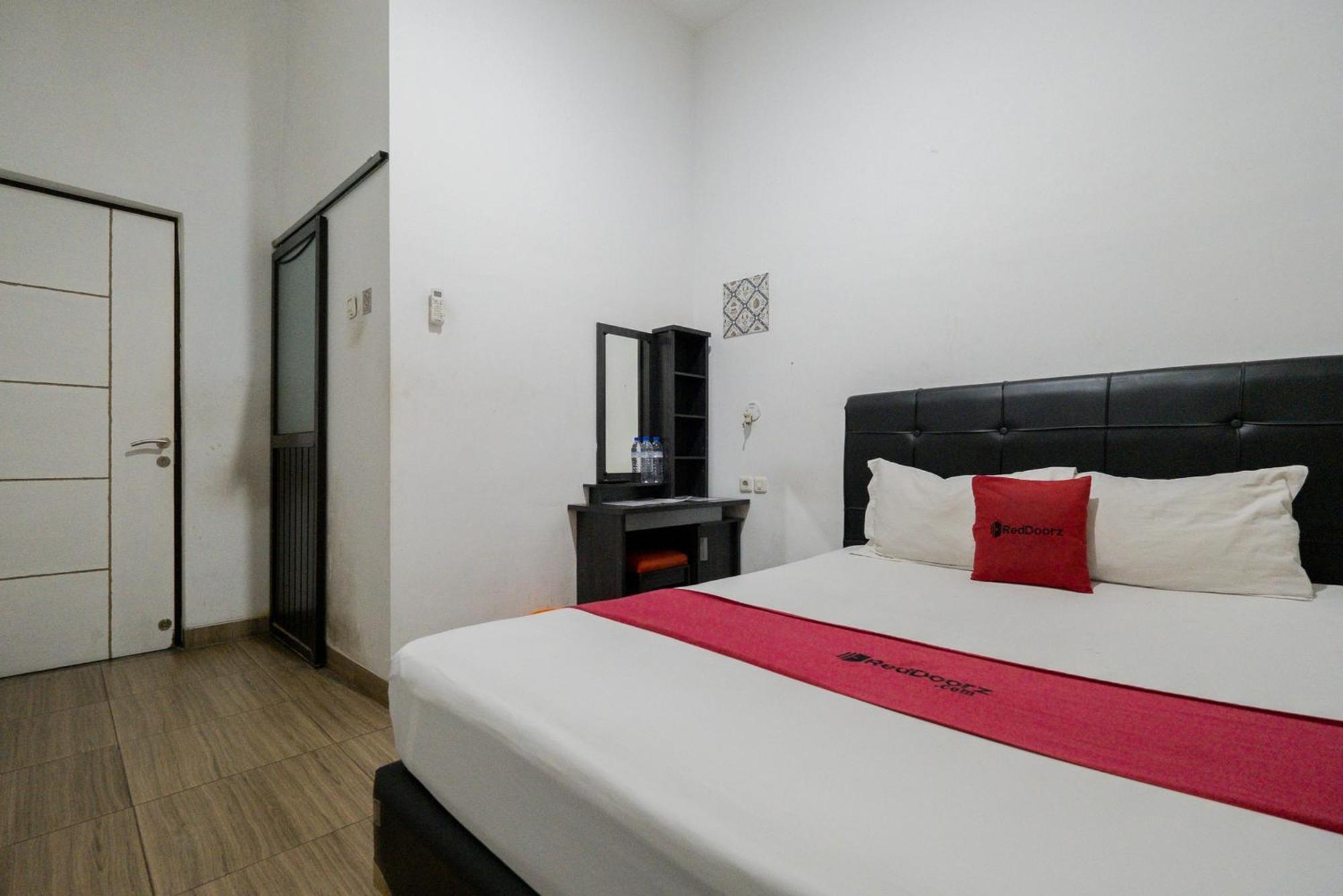 Reddoorz Near Surabaya Town Square Hotel Buitenkant foto